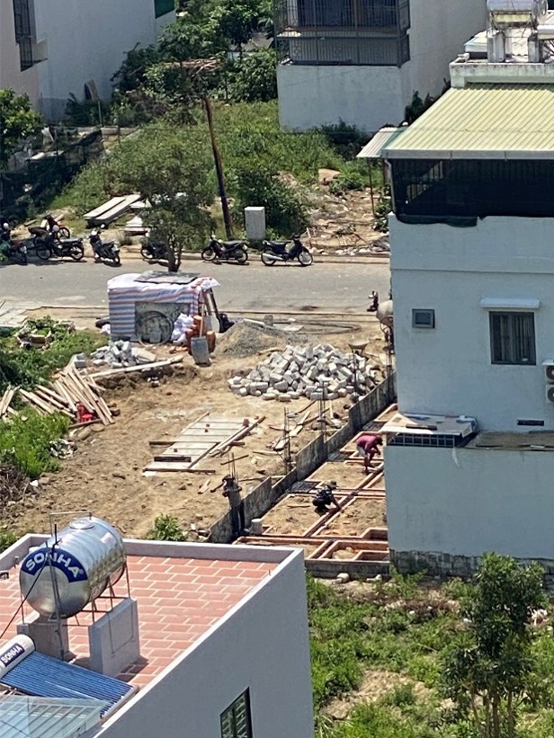 Bauarbeiter bei der Errichtung eines Wohnhauses in Vietnam